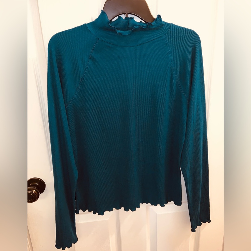 SO Long sleeve Top NWT